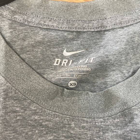 Dri fit Nike workout tee - Picture 2 of 2